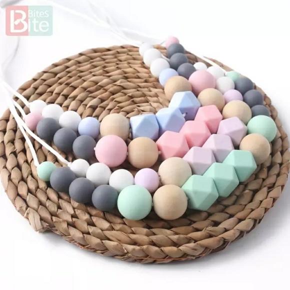 Teething Necklace - Picture 3 of 4